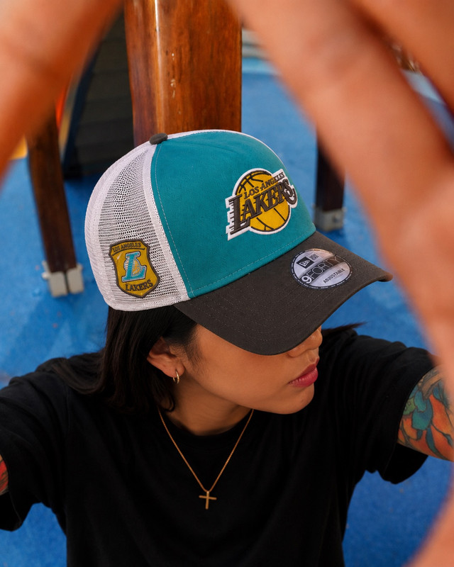 LA Lakers trucker